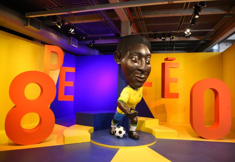 Escultura de Pelé no Museu do Futebol