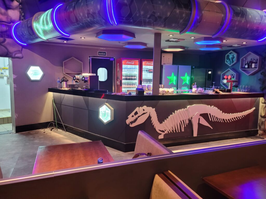 Ambiente real do Dino Restaurante — Shopping Vila Olímpia