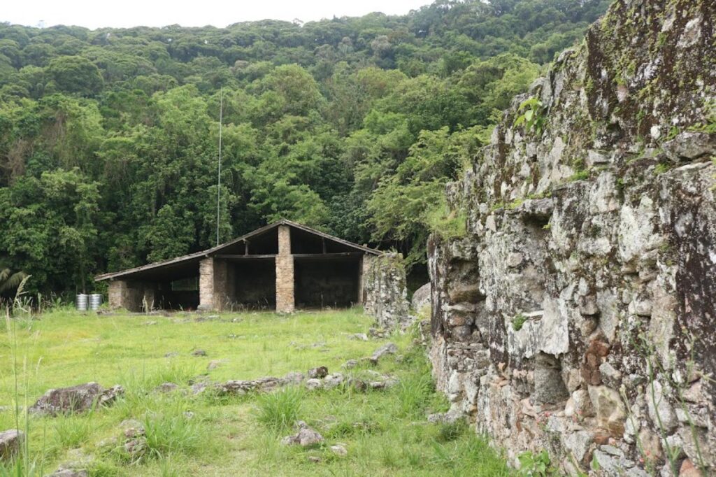 Ruínas históricas do Engenho dos Erasmos em Santos
