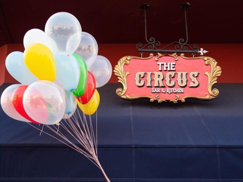 Ambiente real do The Circus Bar & Kitchen