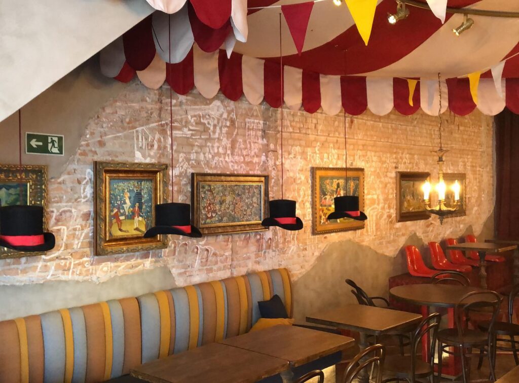 Ambiente real do The Circus Bar & Kitchen
